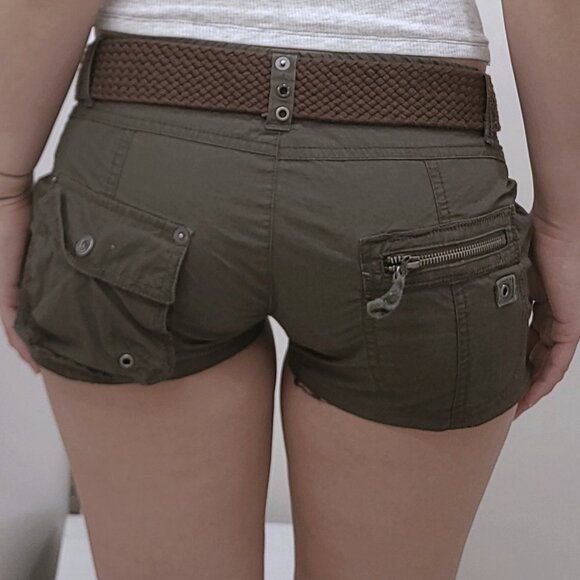 Reworked Cargo Low Waisted Micro Shorts Comes with Belt - Picture 2 of 8